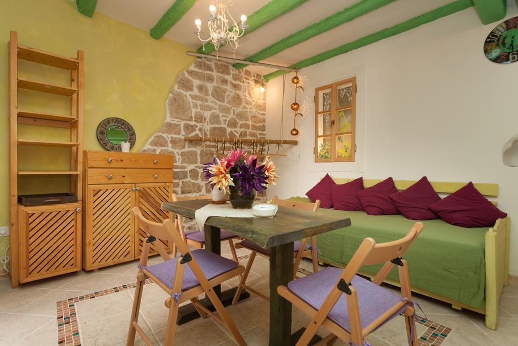 Studio With Garden In Ровинь Экстерьер фото